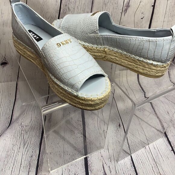 DKNY Peep Toe Mer Espadrille Powder Blue  8 NWOB - Picture 3 of 9